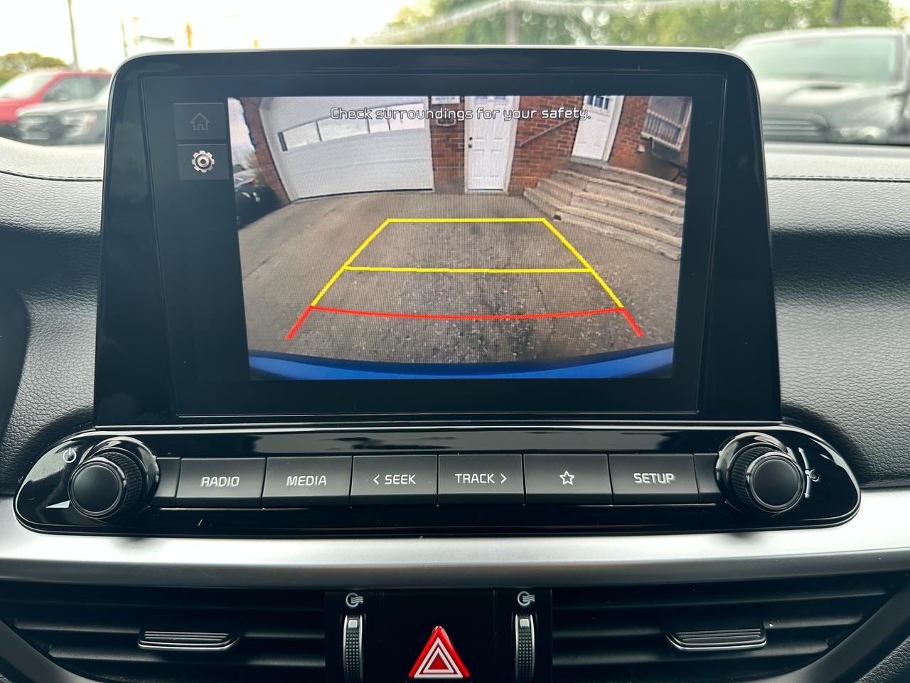 2023 Kia Forte EX HTD-Cloth A/C CarPlay HD-FM Backup Cam Alloys Photo