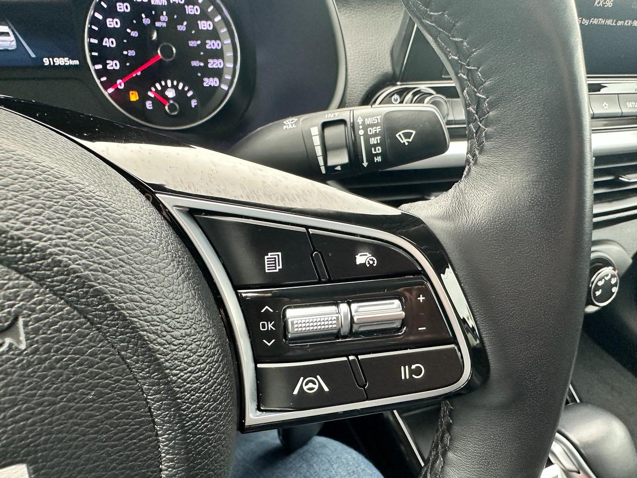 2023 Kia Forte EX HTD-Cloth A/C CarPlay HD-FM Backup Cam Alloys Photo