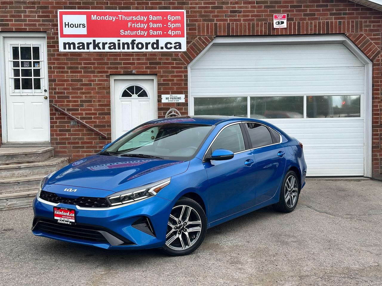 2023 Kia Forte EX HTD-Cloth A/C CarPlay HD-FM Backup Cam Alloys Photo