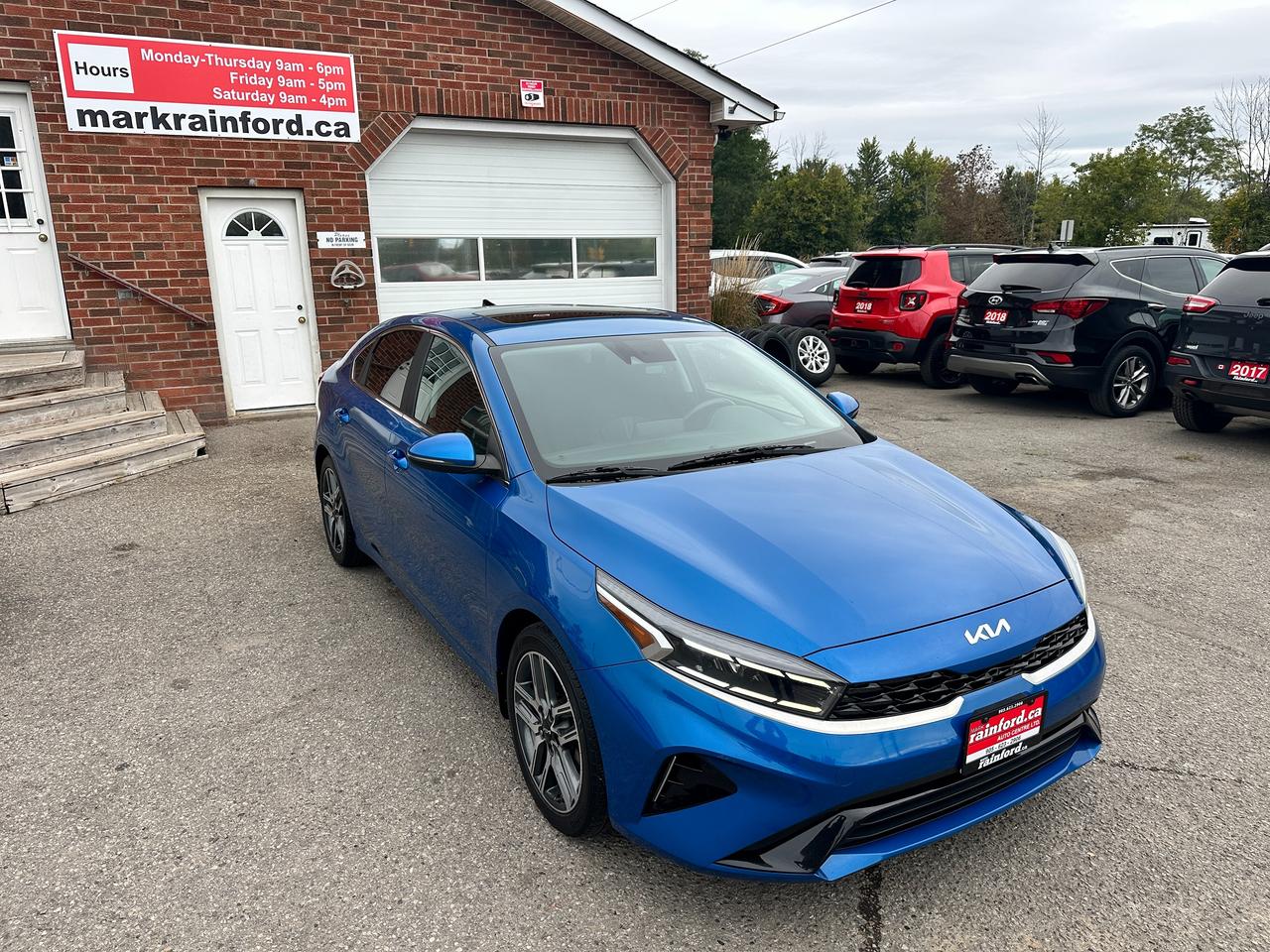 2023 Kia Forte EX HTD-Cloth A/C CarPlay HD-FM Backup Cam Alloys Photo