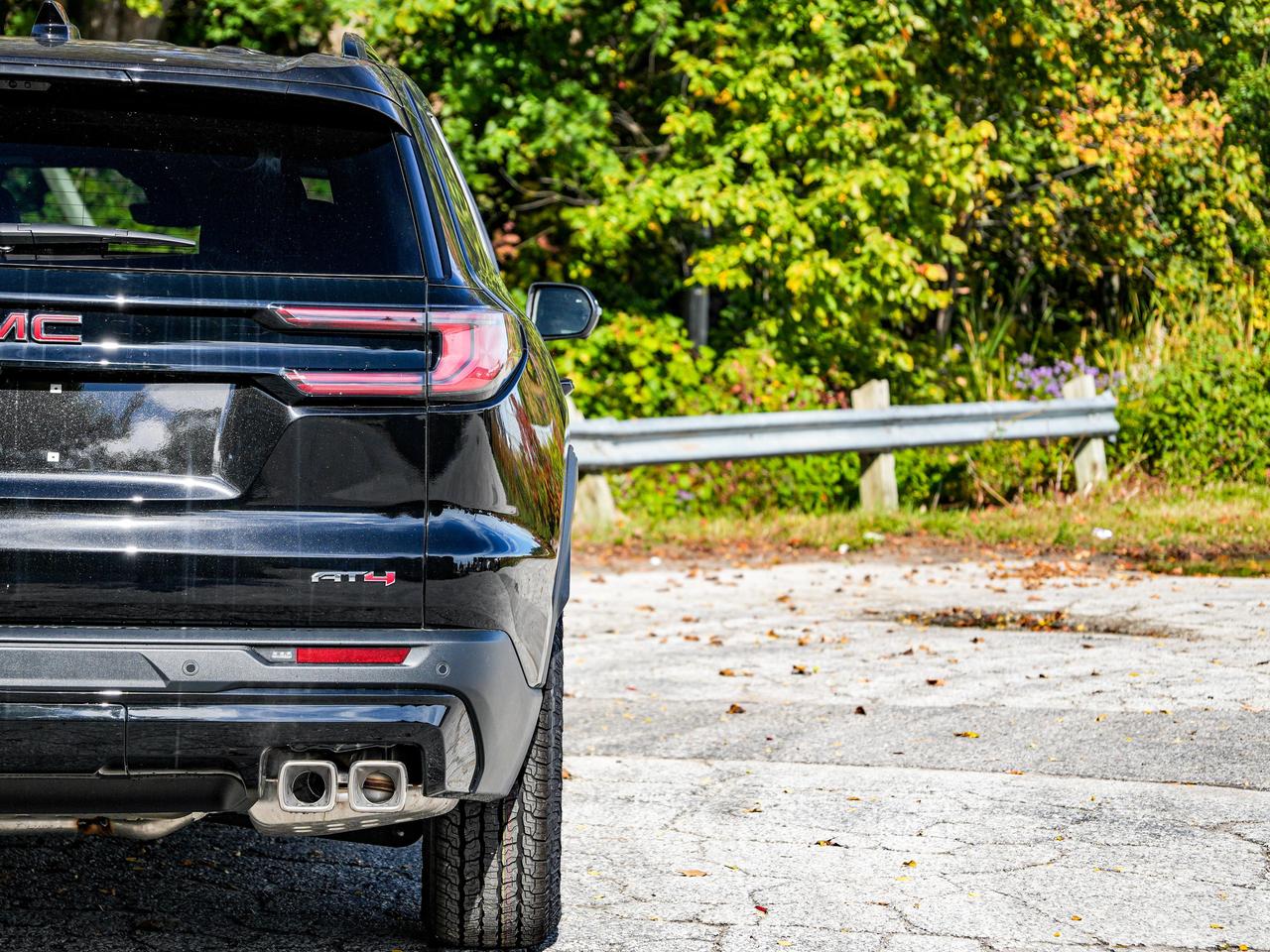 2027 GMC Acadia AT4 Photo
