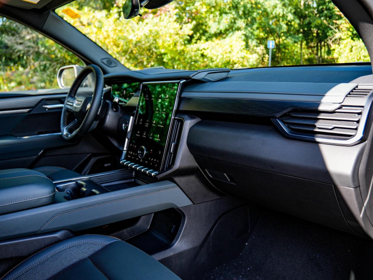 2027 GMC Acadia AT4 Photo