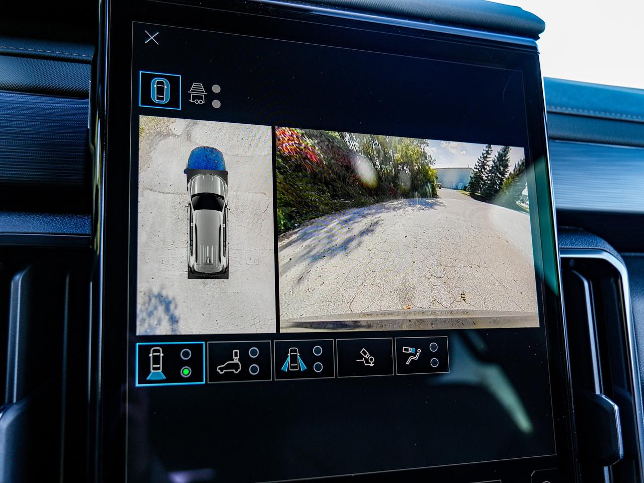 2027 GMC Acadia AT4 Photo