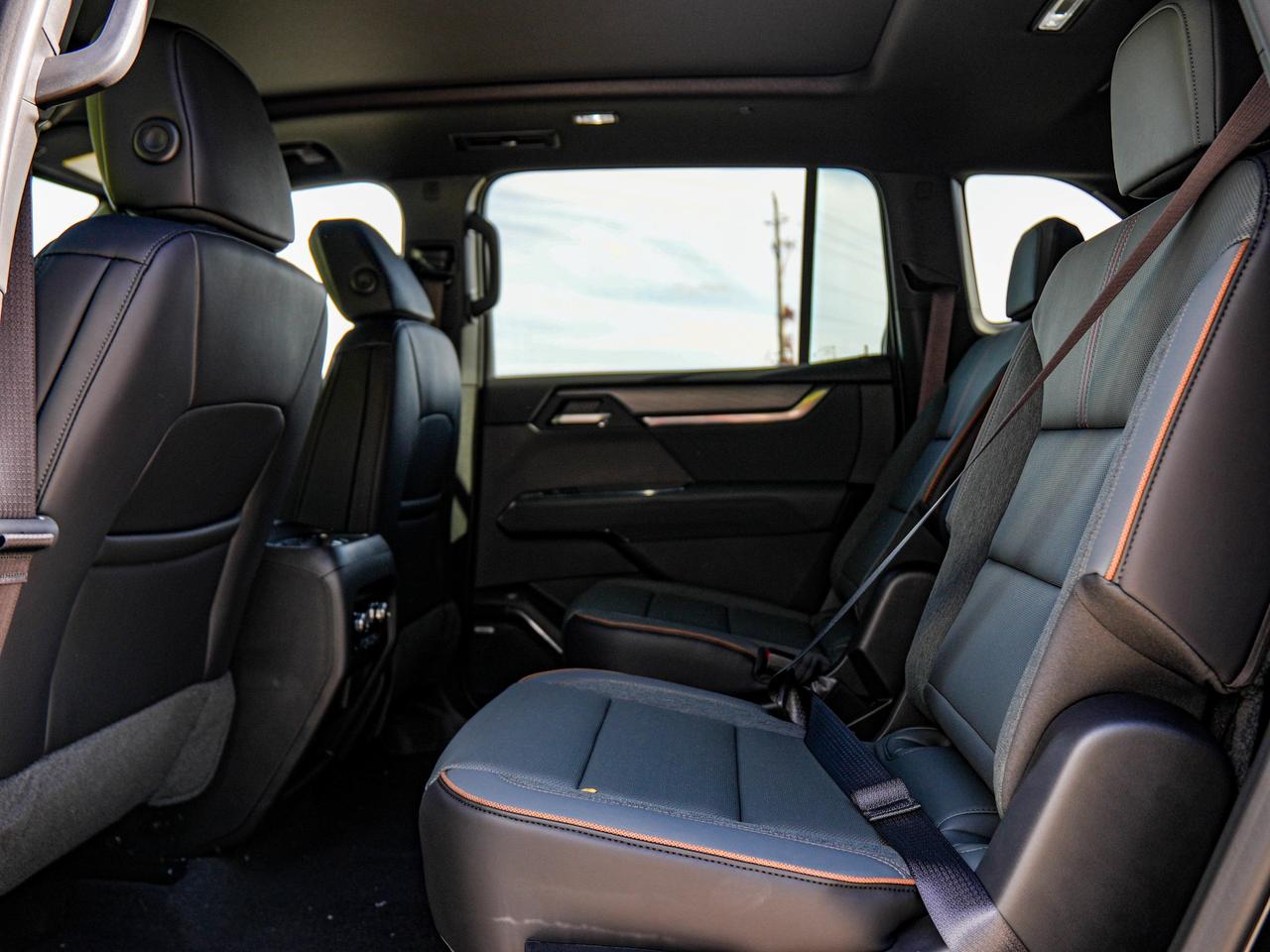 2027 GMC Acadia AT4 Photo