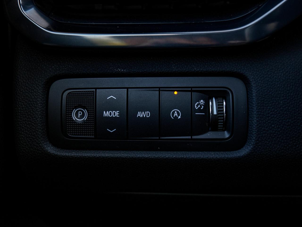 2027 GMC Acadia AT4 Photo