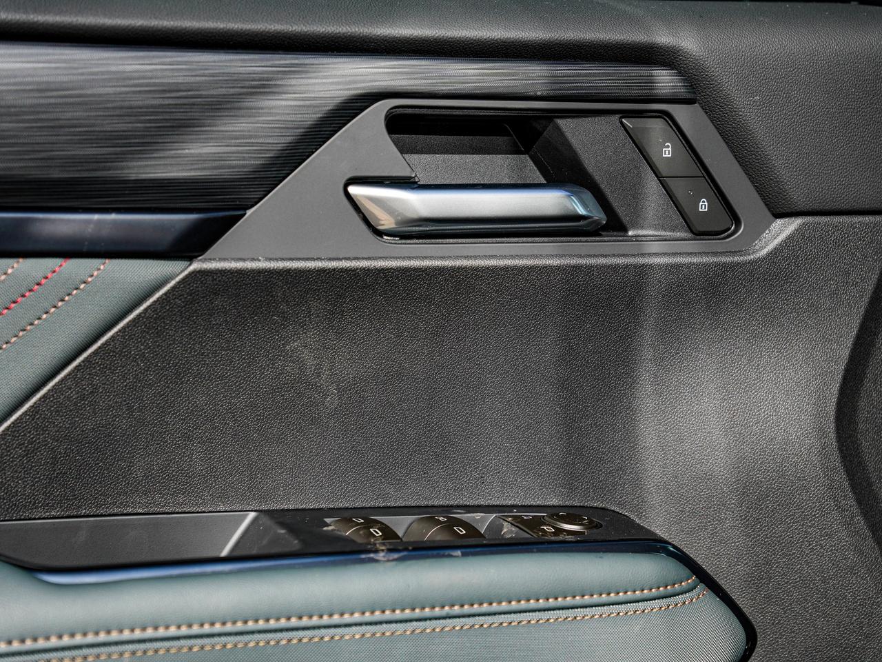 2027 GMC Acadia AT4 Photo