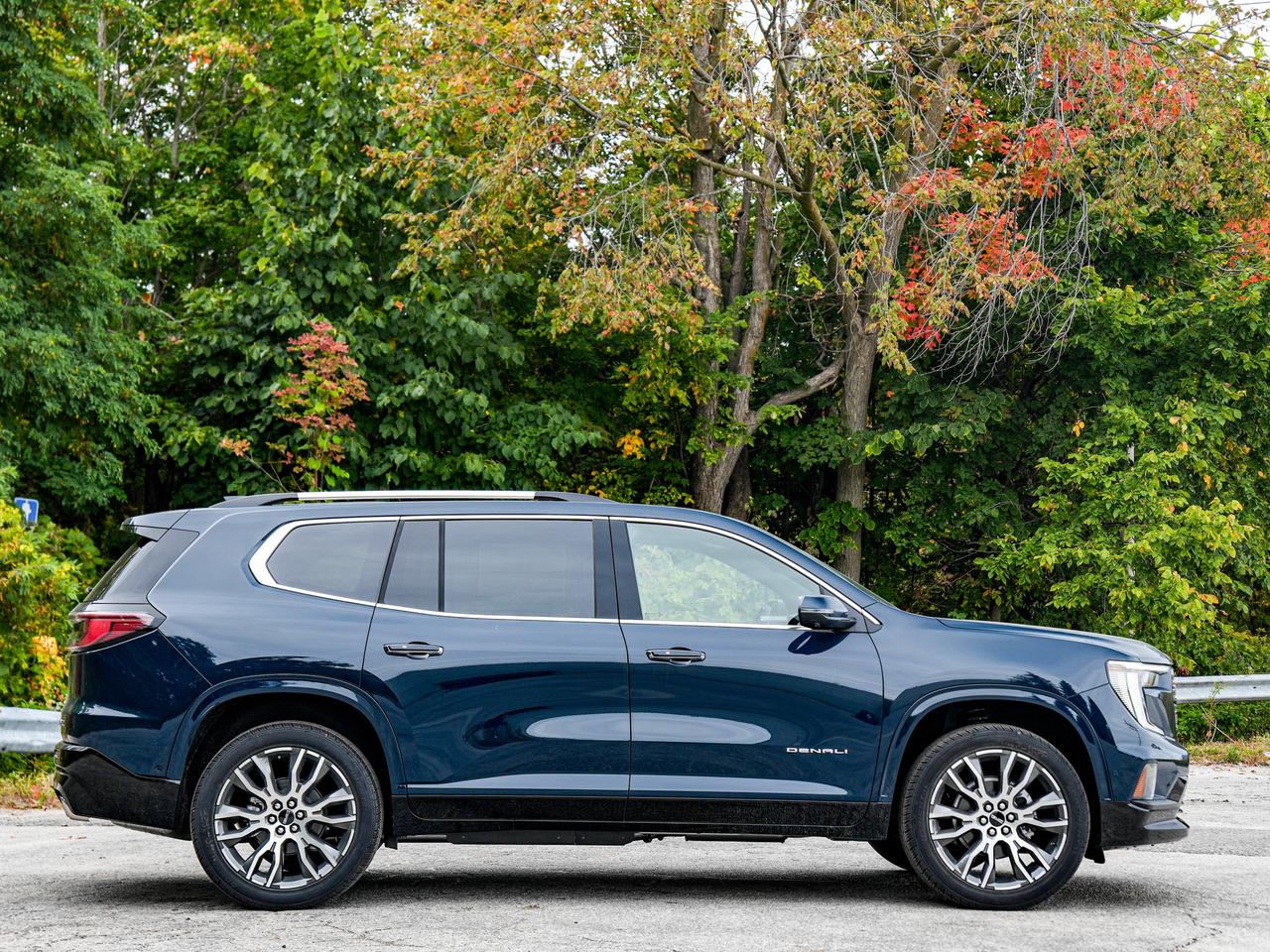 2027 GMC Acadia Denali Ultimate Photo