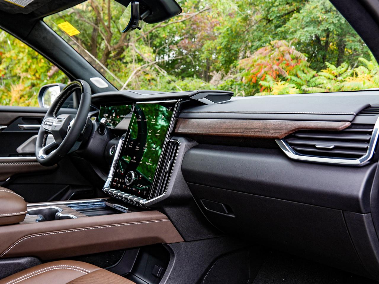 2027 GMC Acadia Denali Ultimate Photo