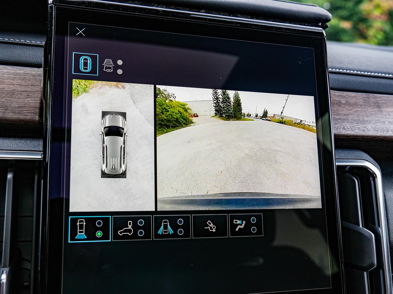 2027 GMC Acadia Denali Ultimate Photo