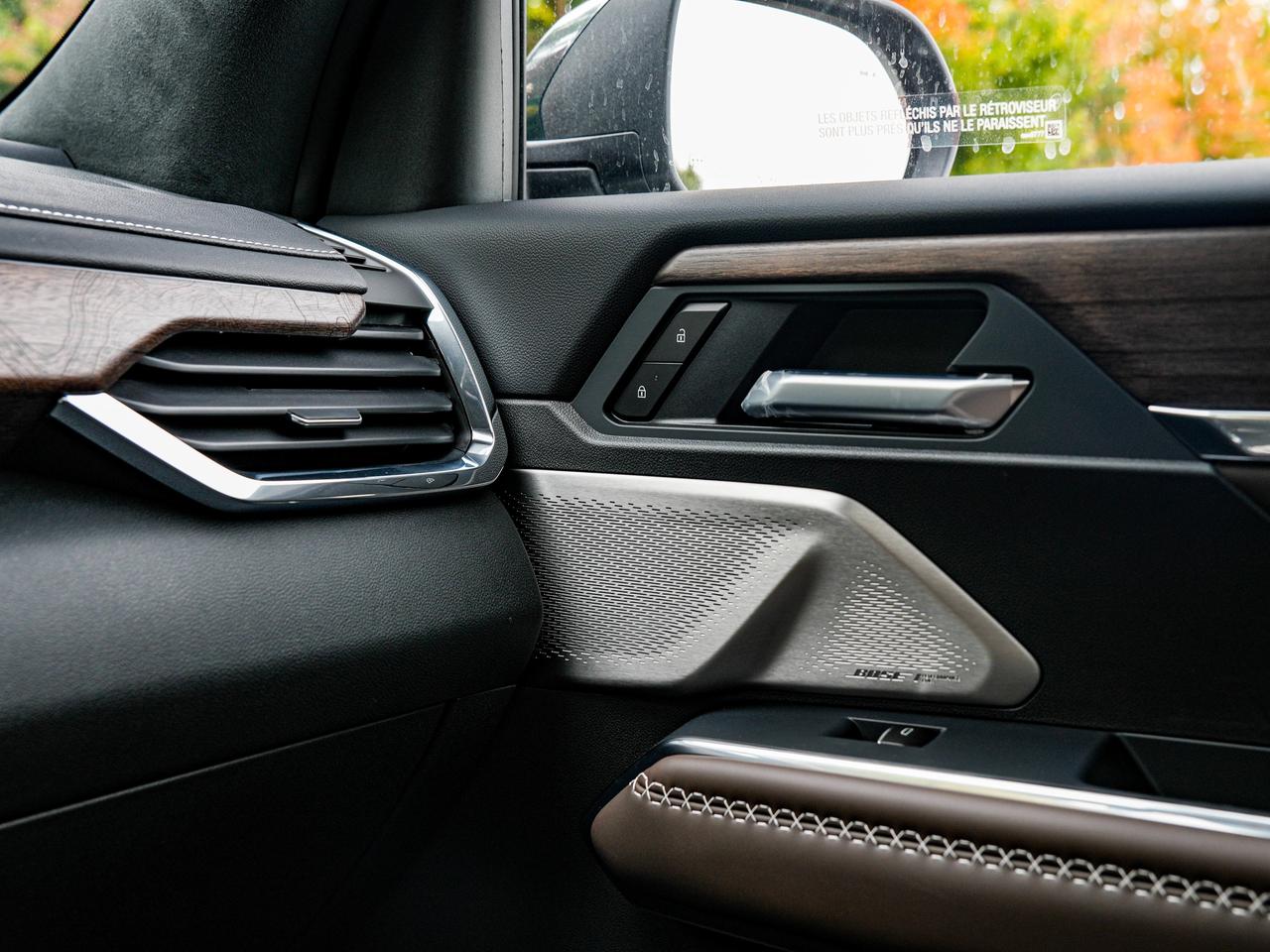2027 GMC Acadia Denali Ultimate Photo