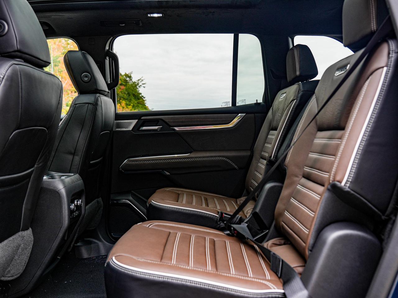2027 GMC Acadia Denali Ultimate Photo