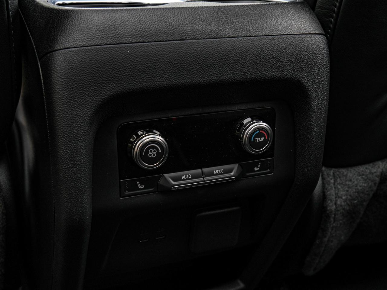2027 GMC Acadia Denali Ultimate Photo