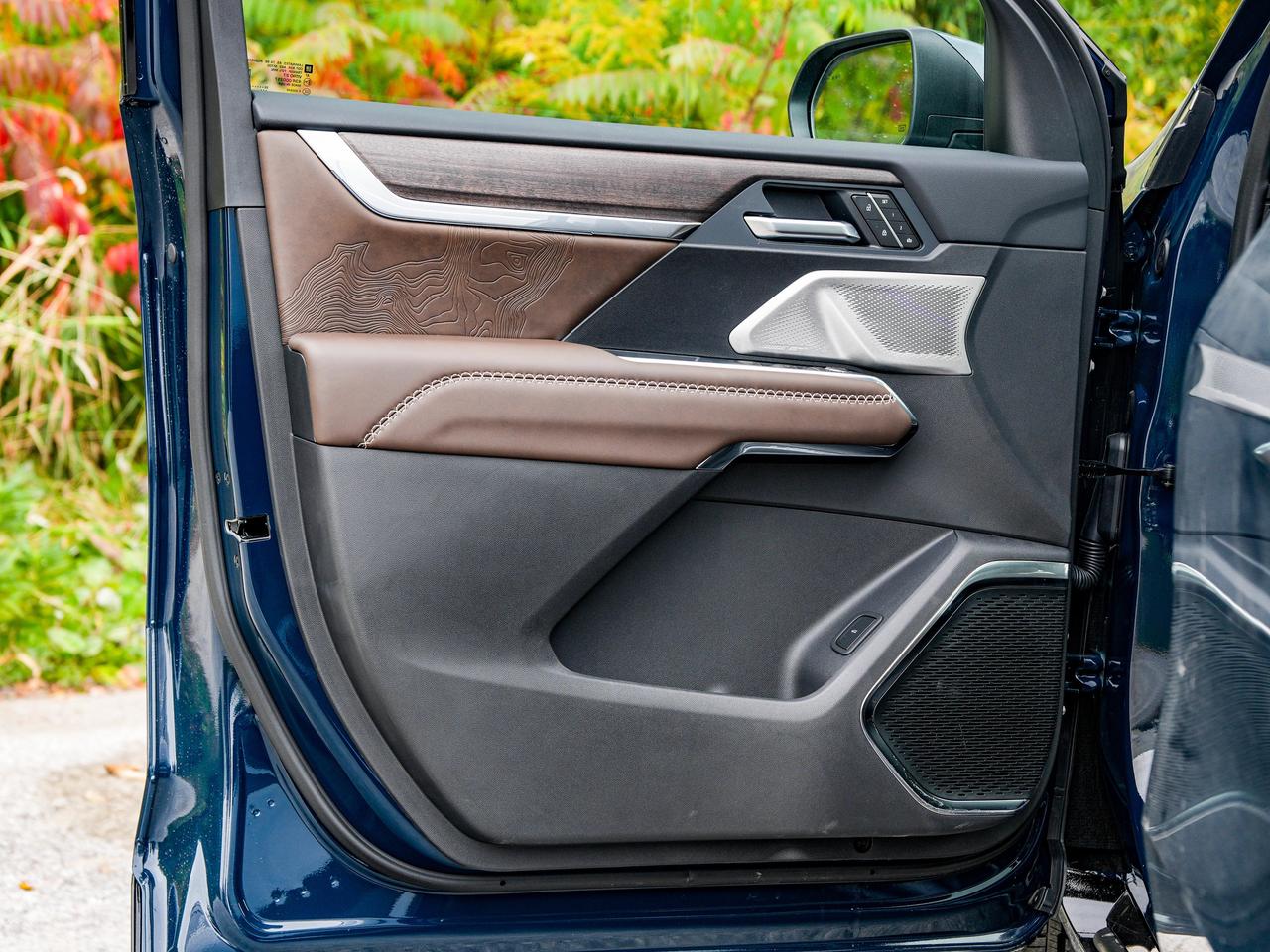 2027 GMC Acadia Denali Ultimate Photo