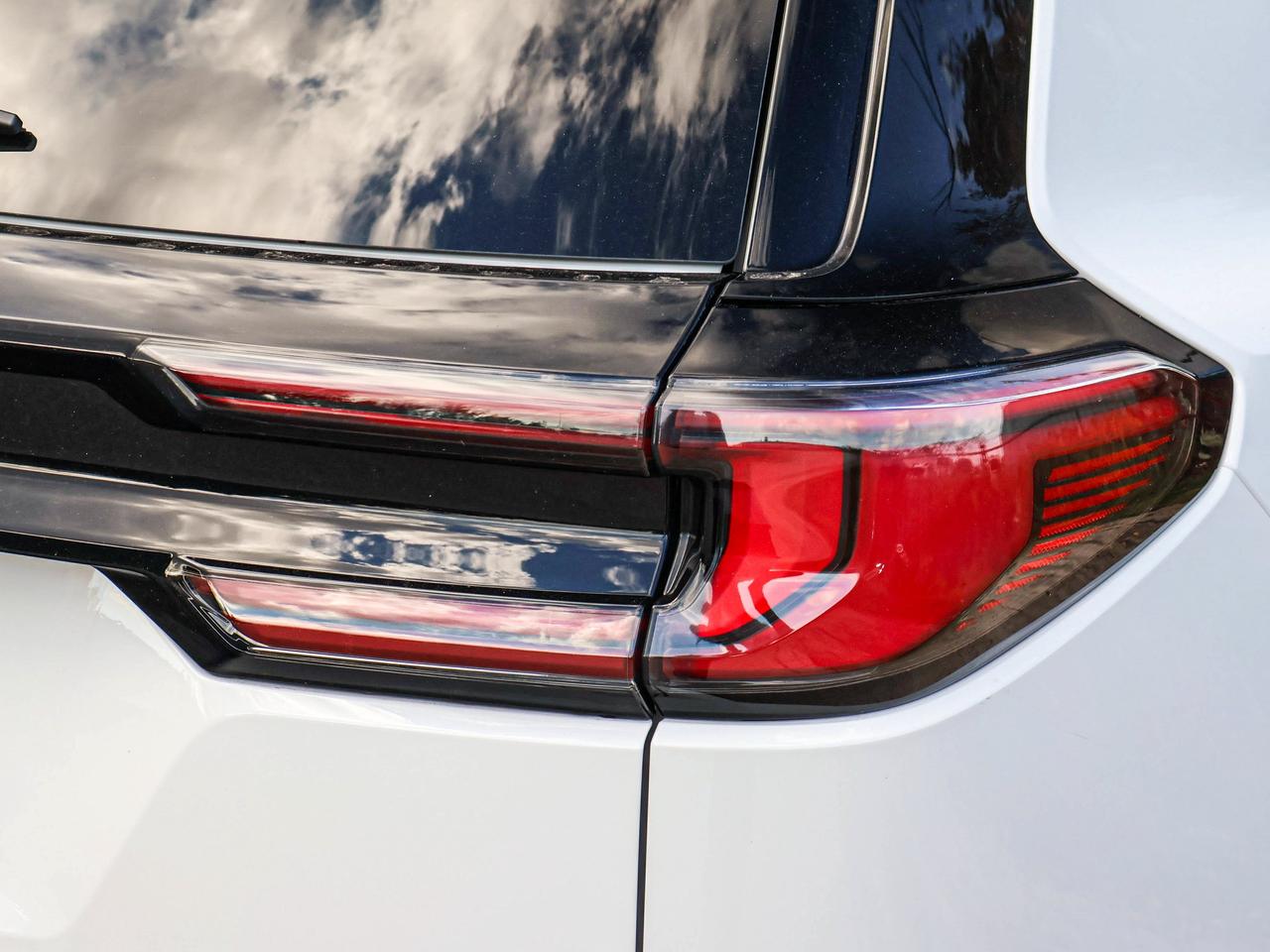 2027 GMC Acadia ELEVATION Photo