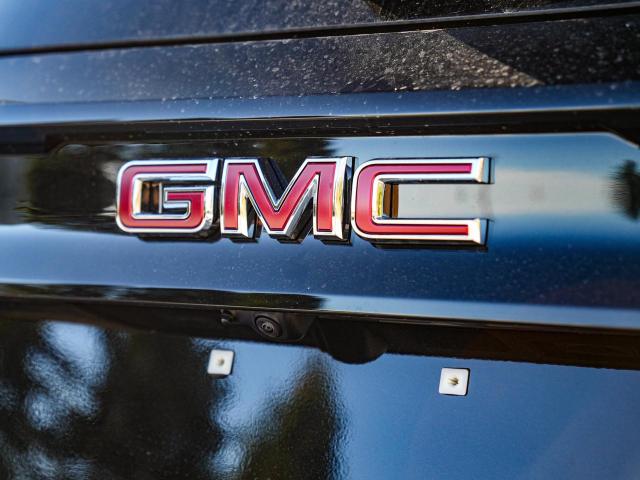 2027 GMC Acadia ELEVATION Photo