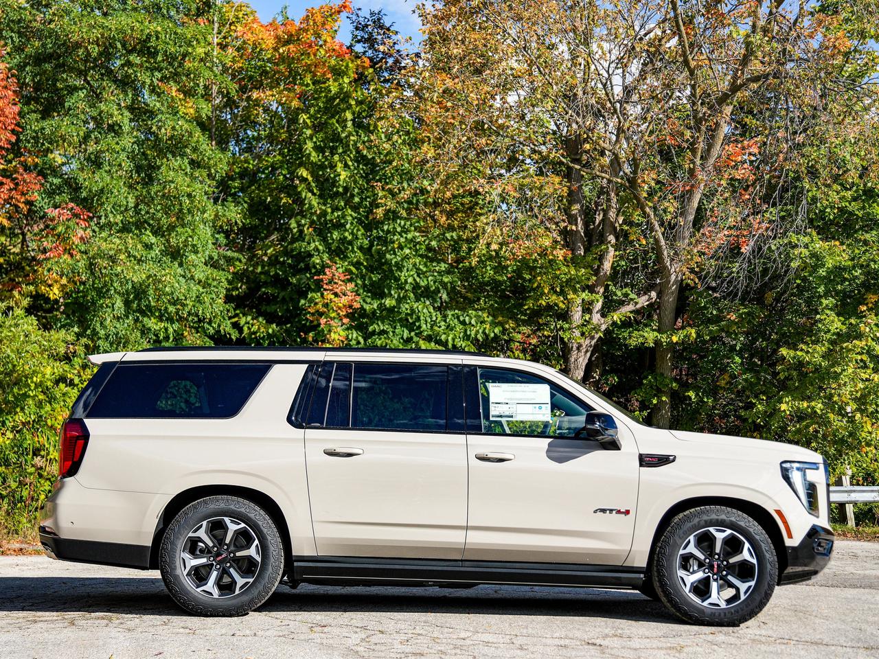 2027 GMC Yukon XL AT4 Ultimate Photo