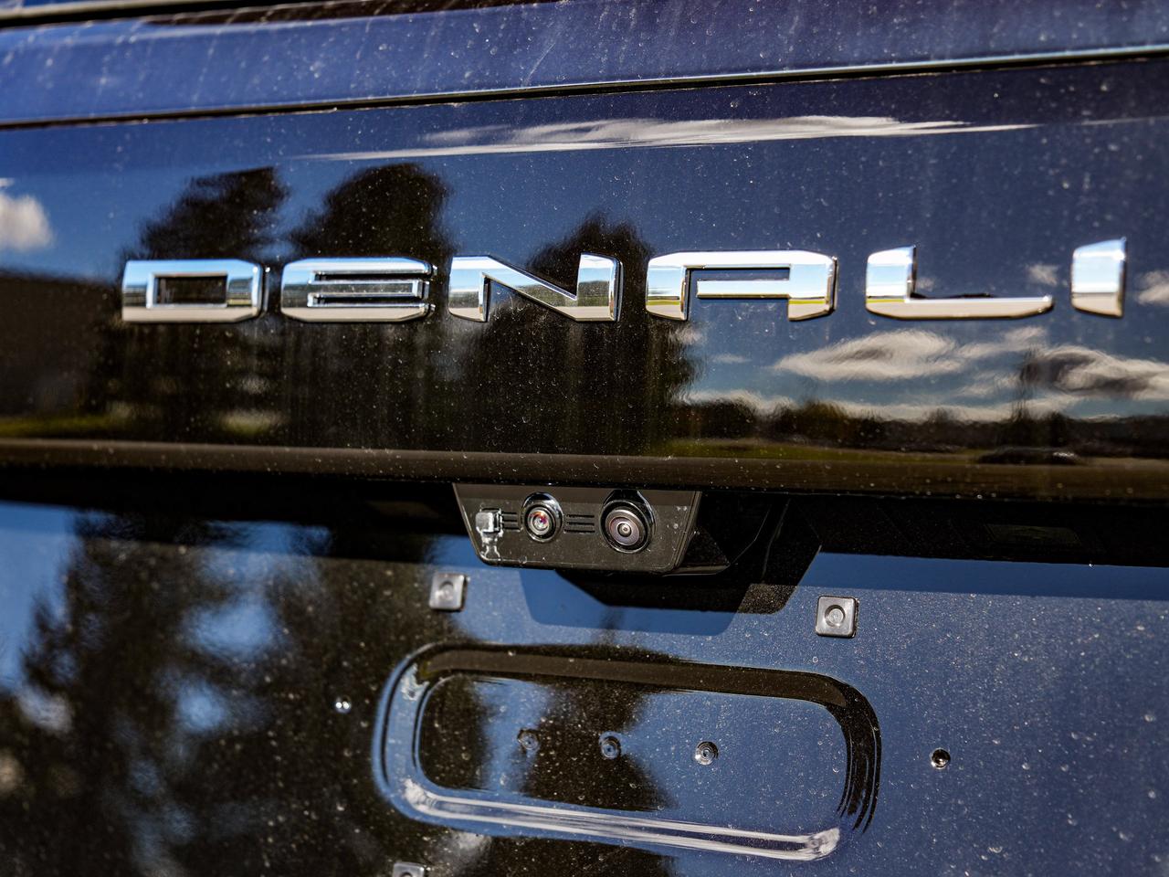 2027 GMC Yukon Denali Ultimate Photo
