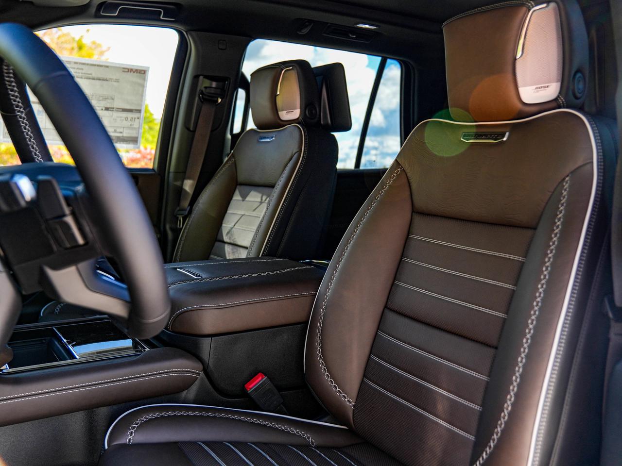 2027 GMC Yukon Denali Ultimate Photo