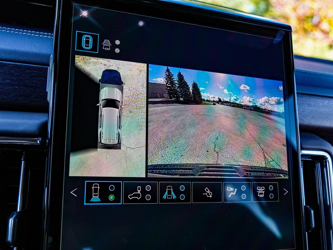 2027 GMC Yukon Denali Ultimate Photo