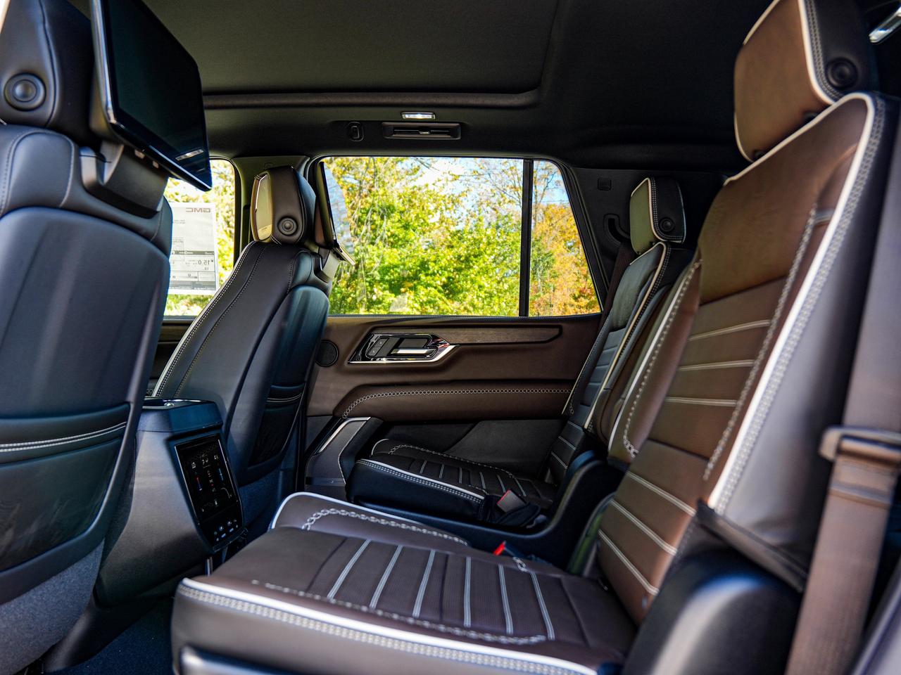 2027 GMC Yukon Denali Ultimate Photo
