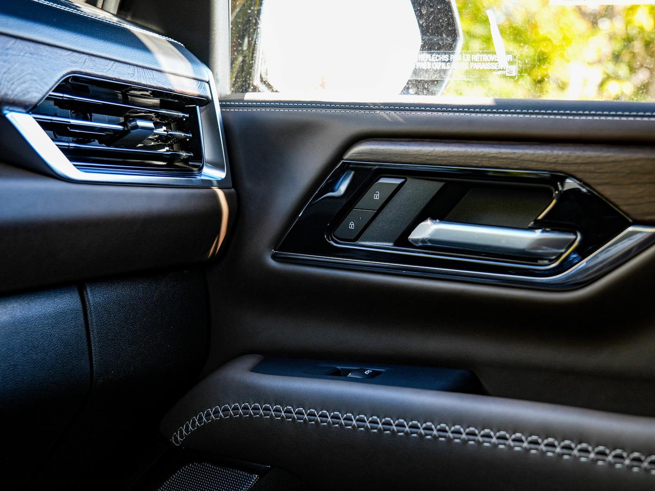 2027 GMC Yukon Denali Ultimate Photo