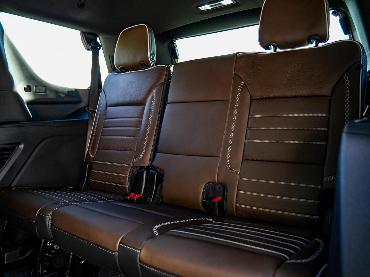 2027 GMC Yukon Denali Ultimate Photo