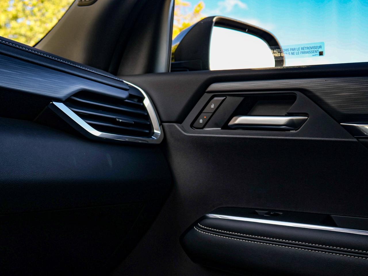 2027 GMC Acadia ELEVATION Photo