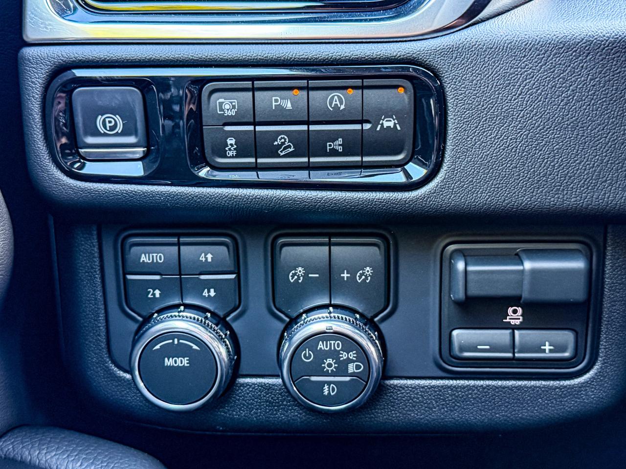 2027 GMC Yukon XL Denali Photo