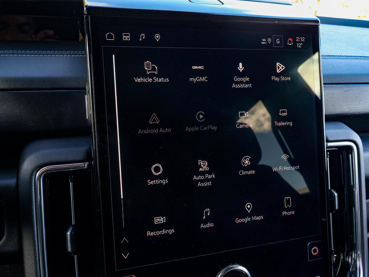 2027 GMC Yukon Denali Photo