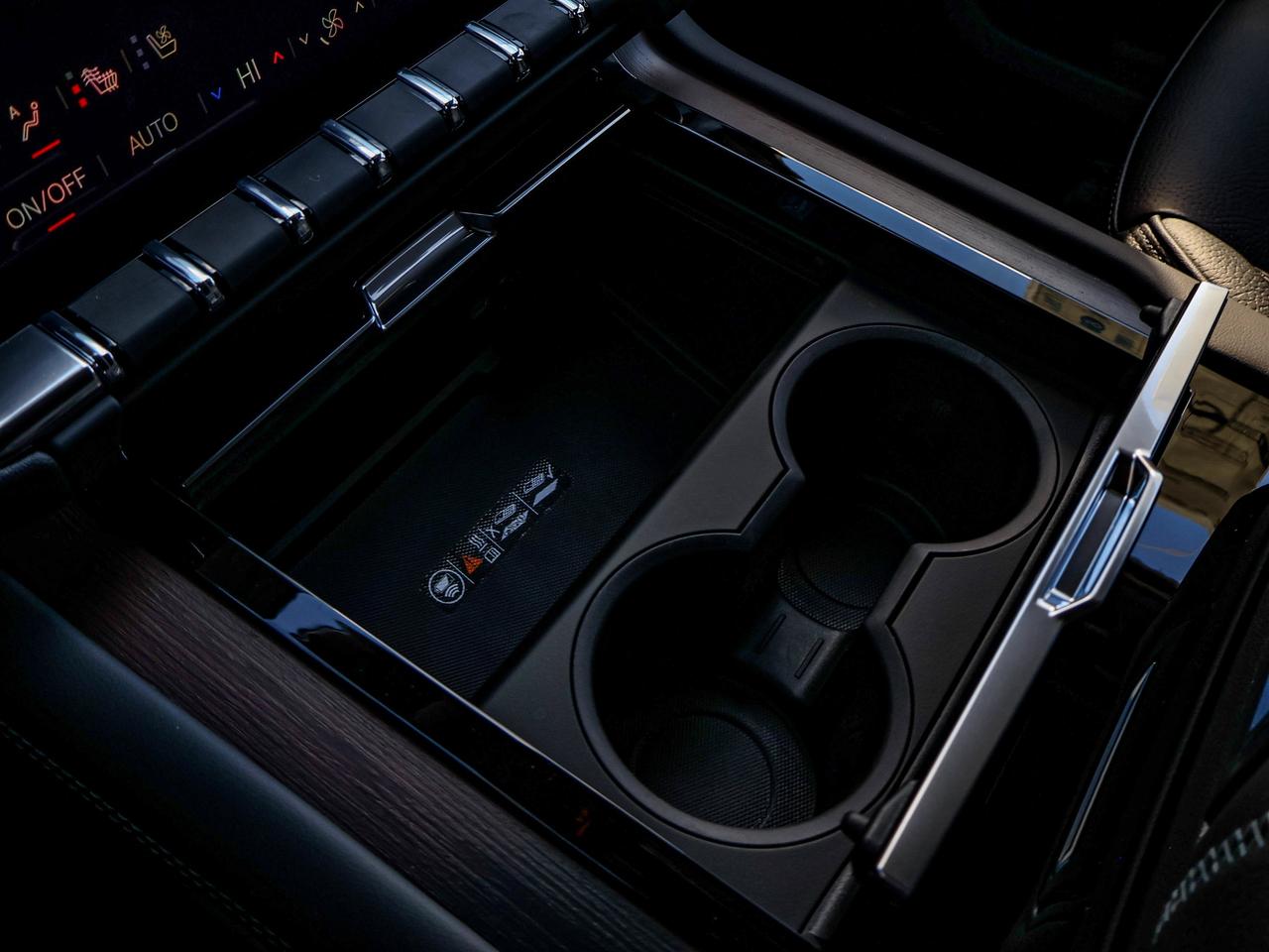 2027 GMC Yukon Denali Photo