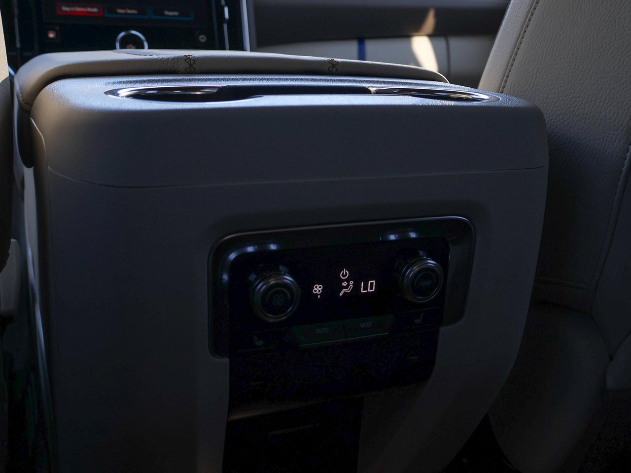 2027 GMC Yukon Denali Photo