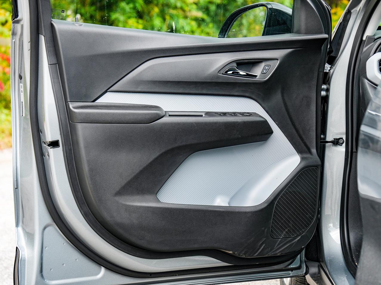 2027 Chevrolet Bolt LT Photo