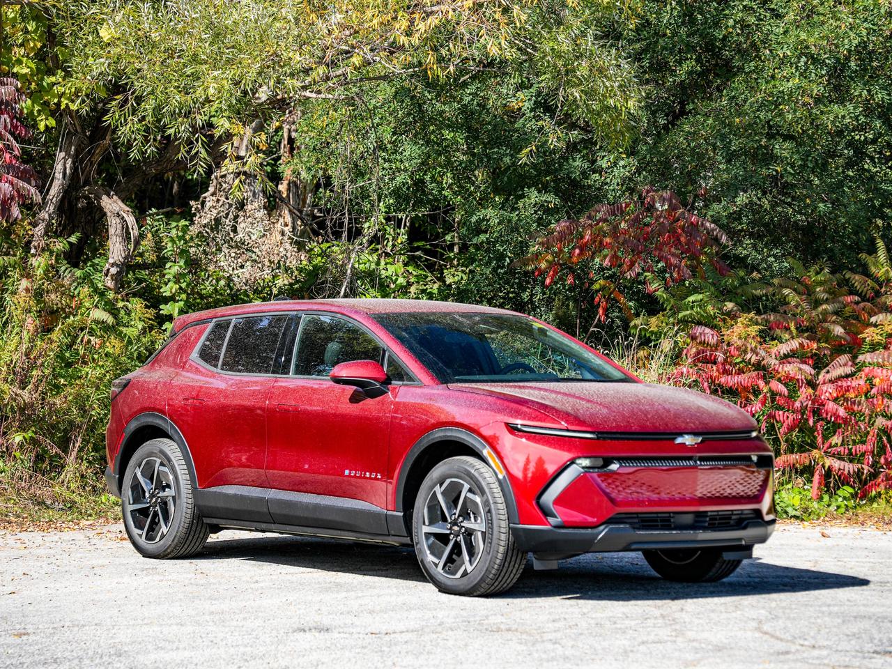 2027 Chevrolet Equinox EV LT1 w/PCY Photo2