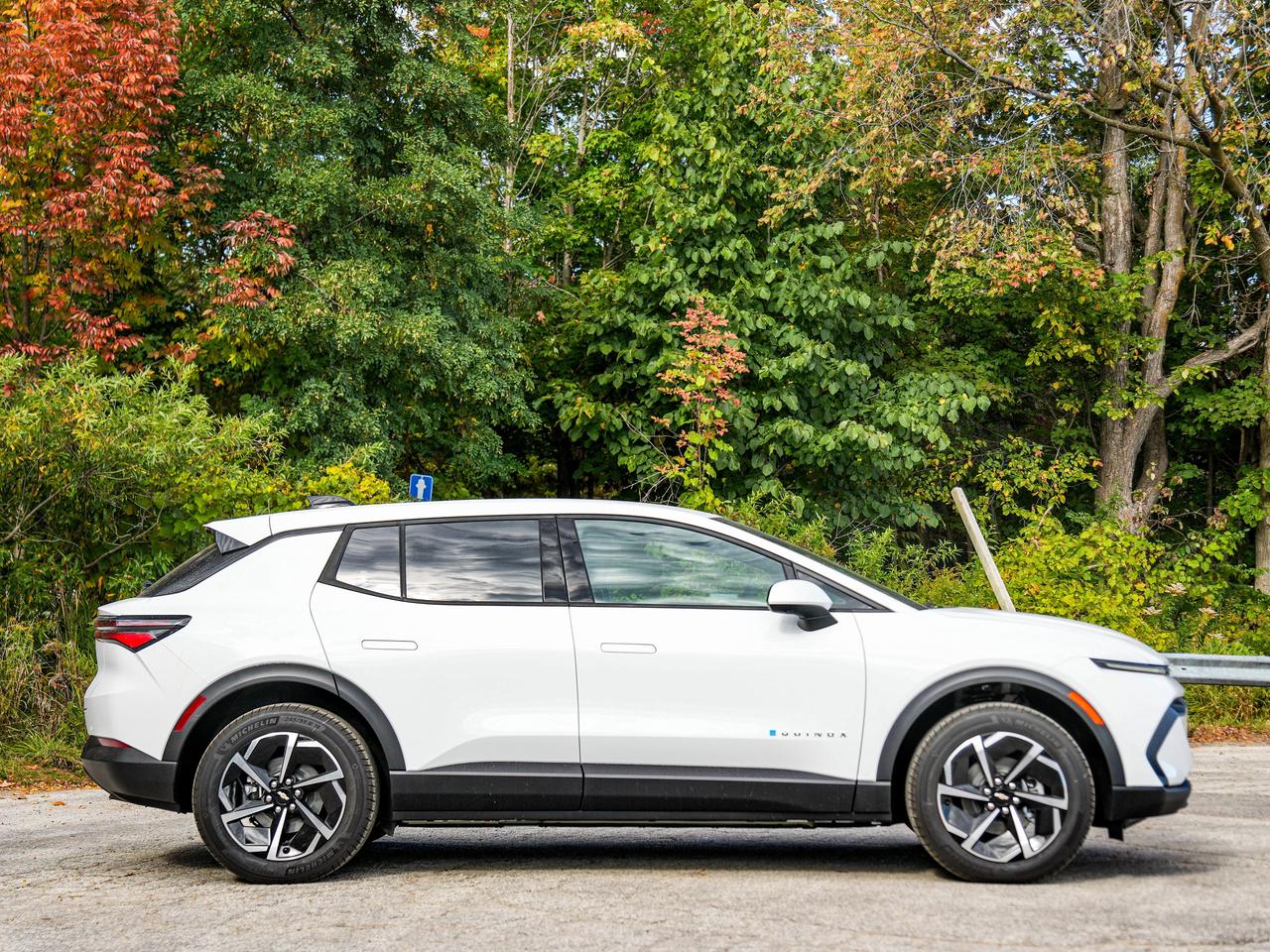 2027 Chevrolet Equinox EV LT1 w/PCY Photo4