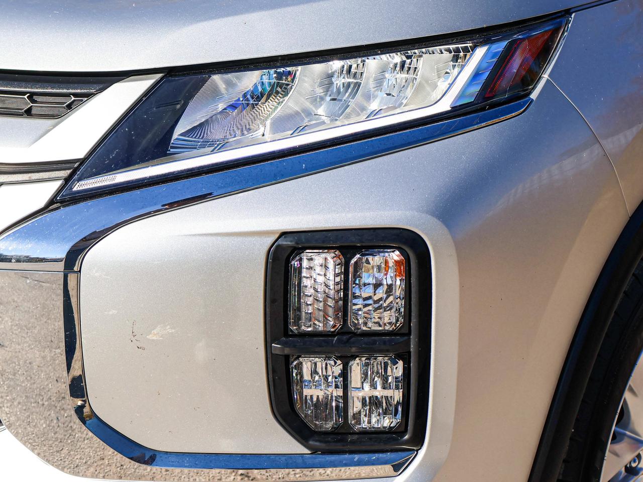 2022 Mitsubishi RVR ES Photo