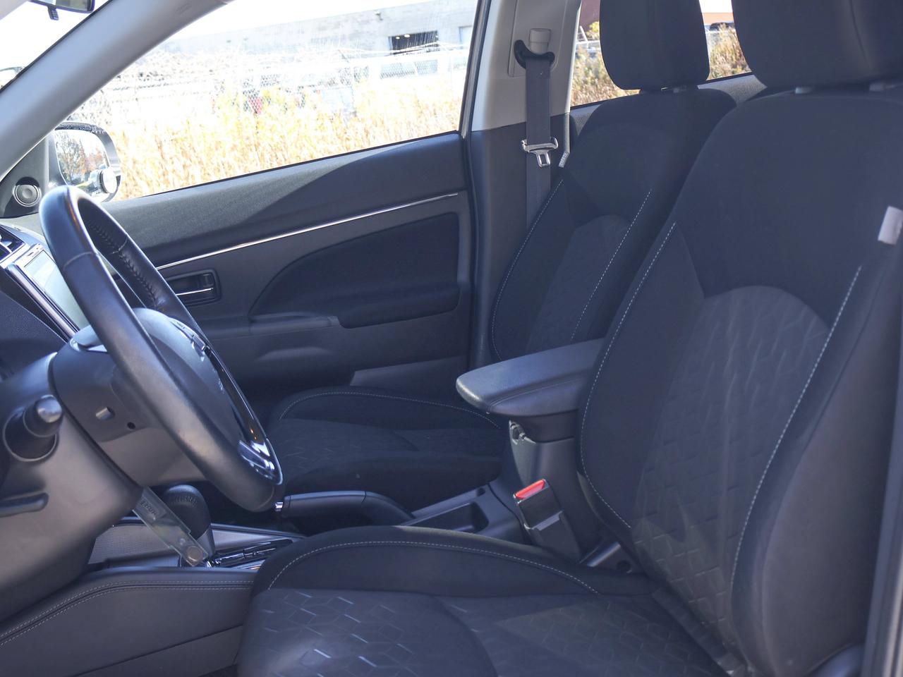2022 Mitsubishi RVR ES Photo
