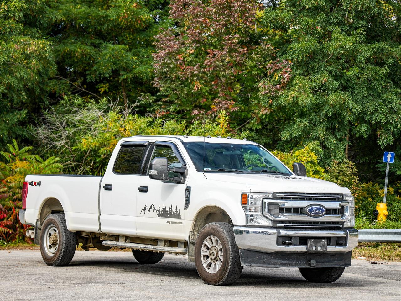2020 Ford SUPER DUTY F-350 SRW XLT Photo2