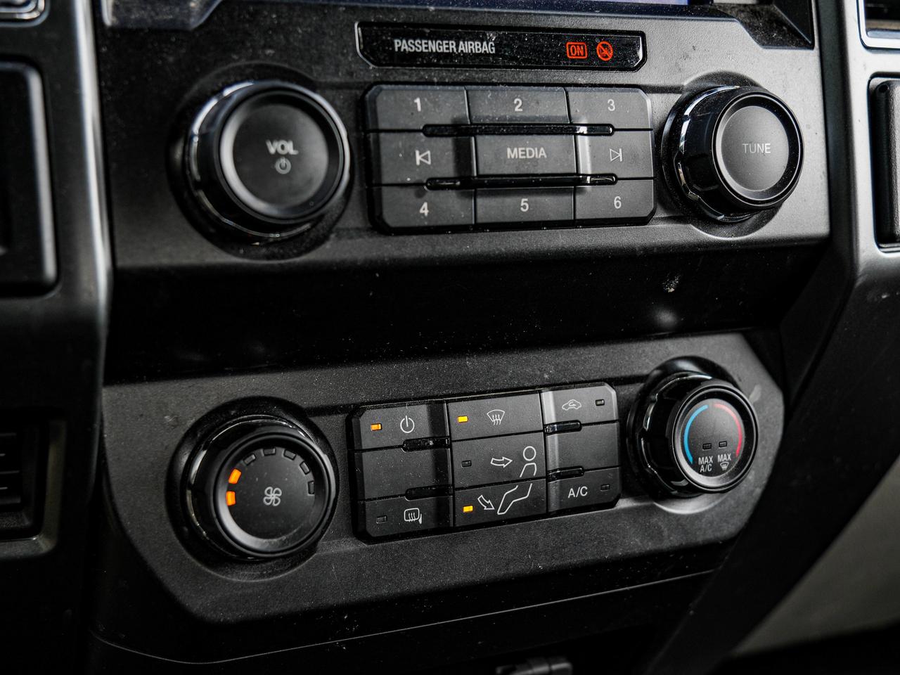 2020 Ford SUPER DUTY F-350 SRW XLT Photo