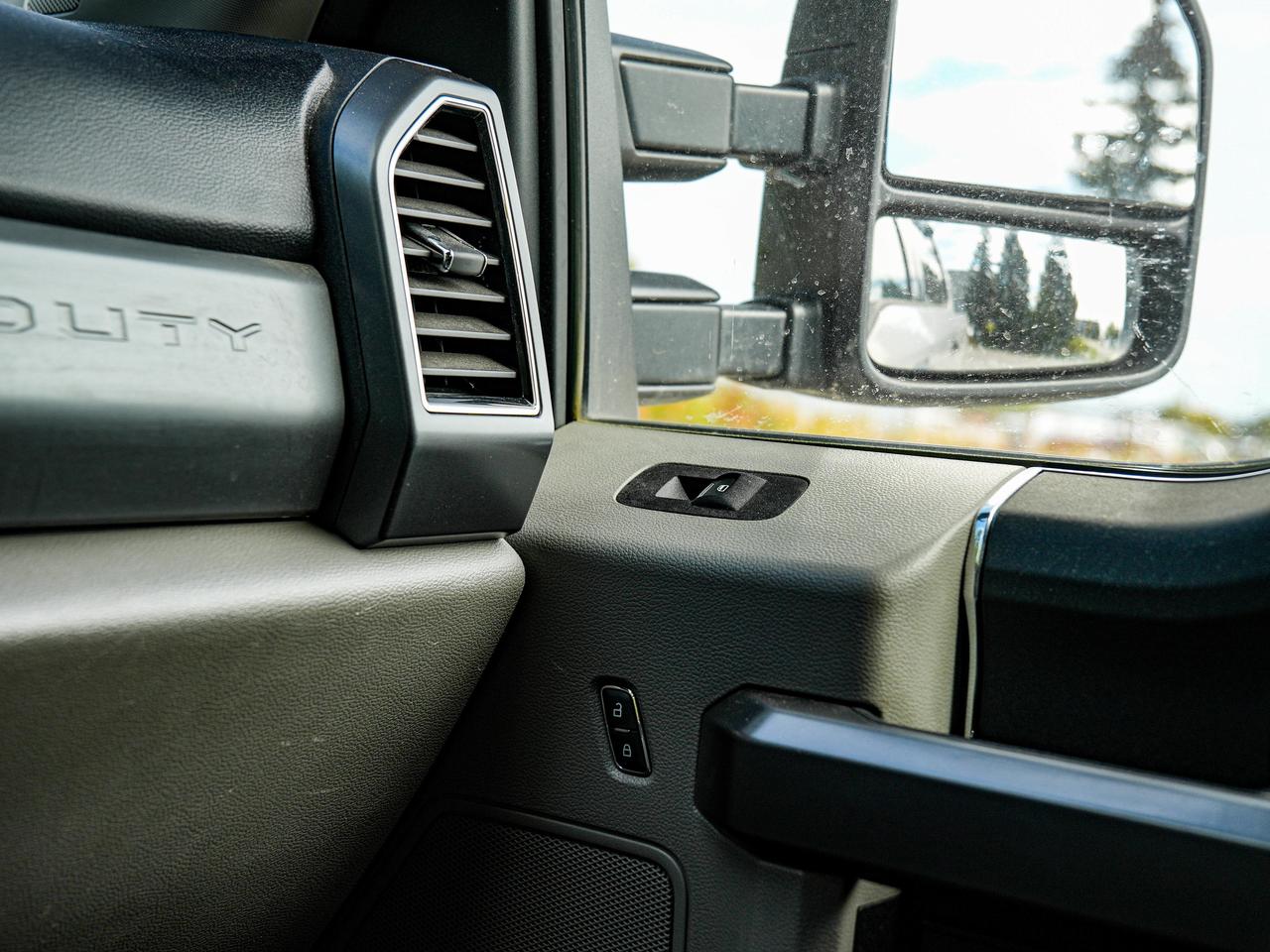 2020 Ford SUPER DUTY F-350 SRW XLT Photo