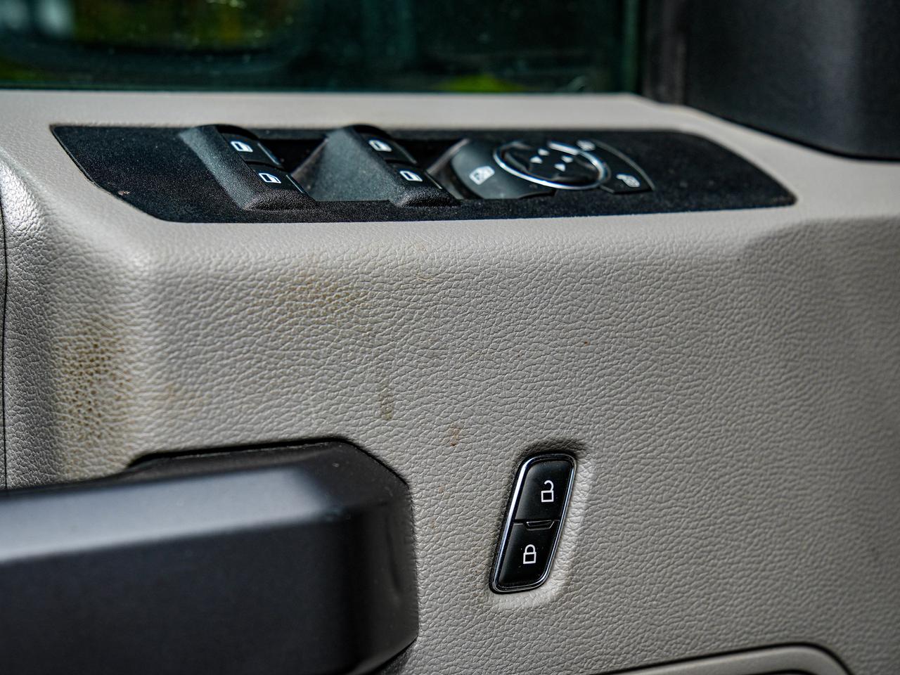 2020 Ford SUPER DUTY F-350 SRW XLT Photo