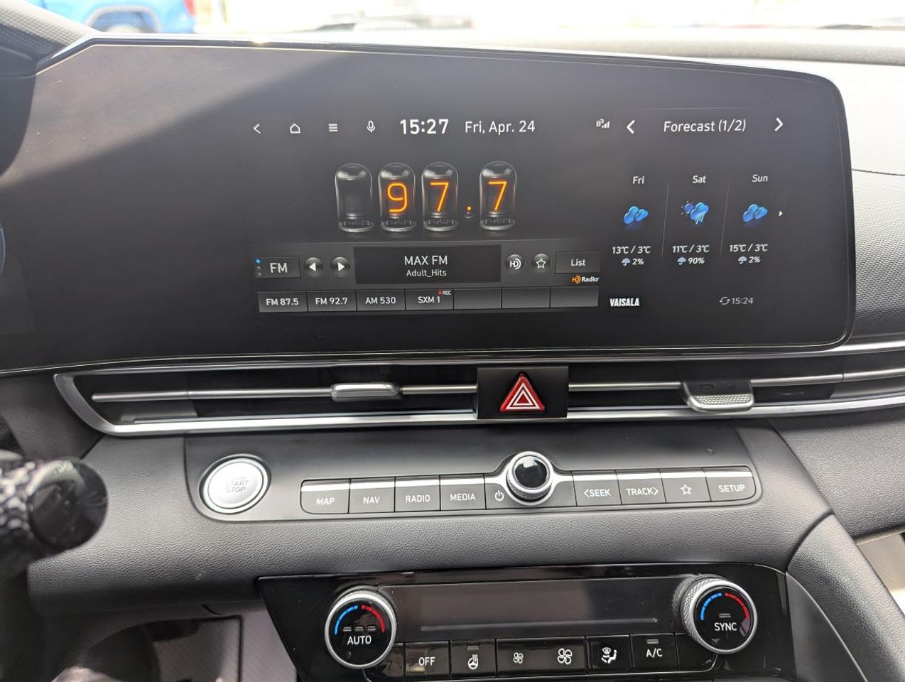 2023 Hyundai Elantra Preferred IVT w/Tech Pkg/NAVIGATION/SUNROOF!! Photo