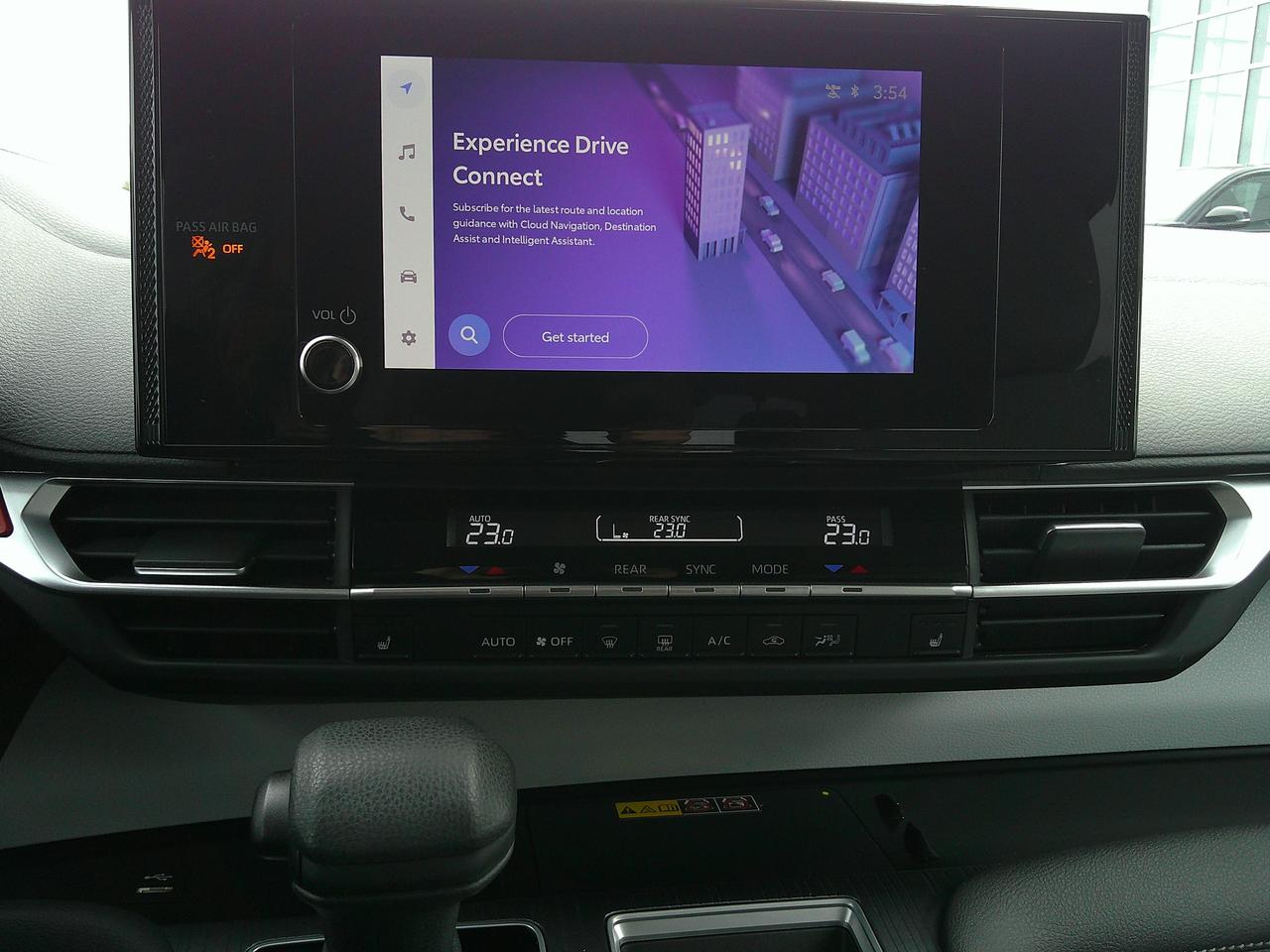 2025 Toyota Sienna LE Photo