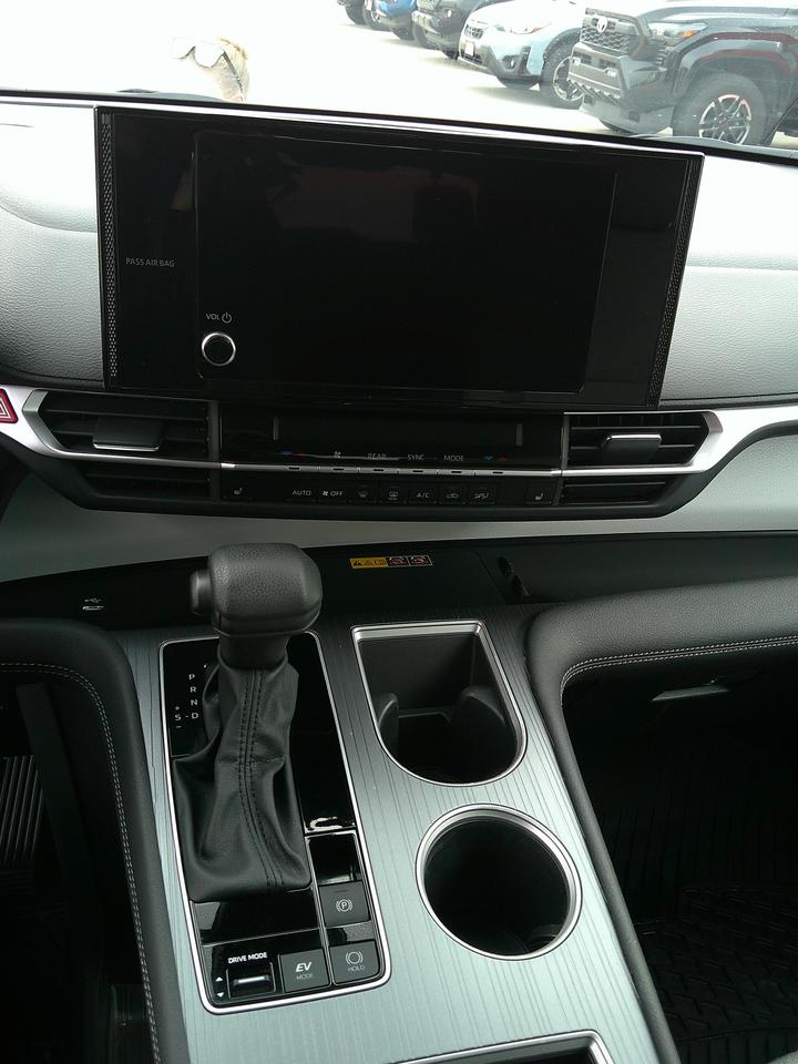 2025 Toyota Sienna LE Photo