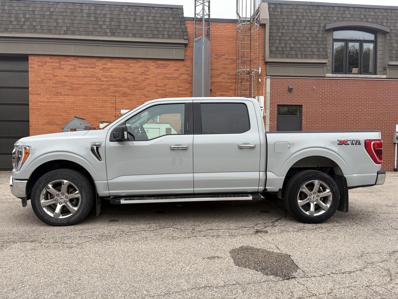2023 Ford F-150 XLT 4WD SuperCrew 5.5' Box Photo3