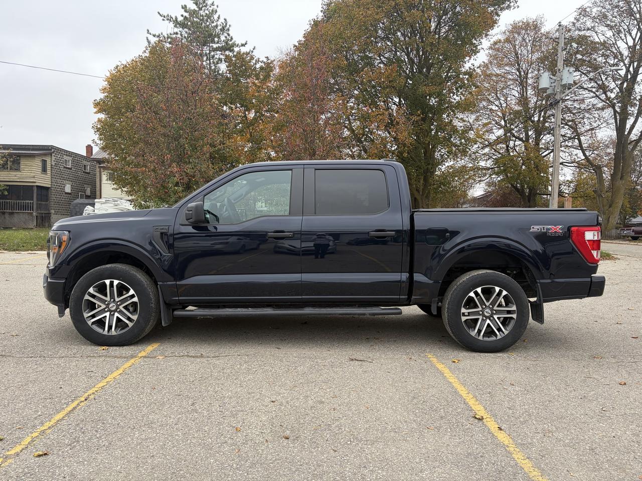 2023 Ford F-150 STX 4WD SuperCrew 5.5' Box Photo3