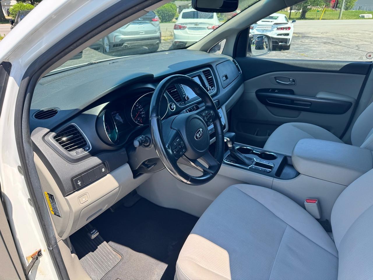 2019 Kia Sedona LX Photo
