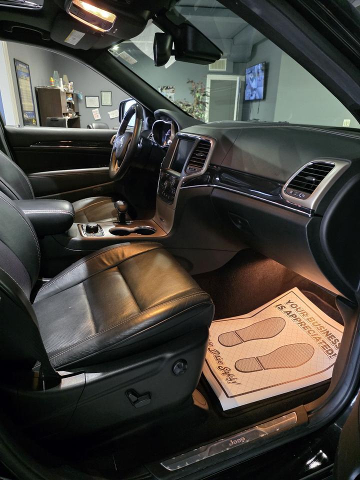 2014 Jeep Grand Cherokee Overland Photo