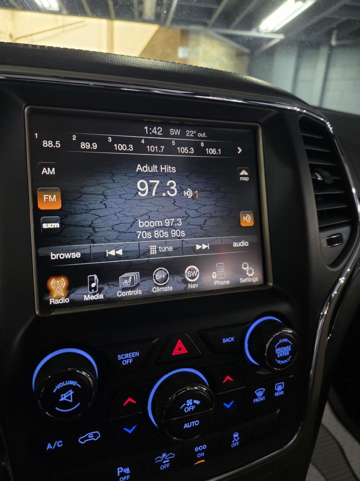 2014 Jeep Grand Cherokee Overland Photo