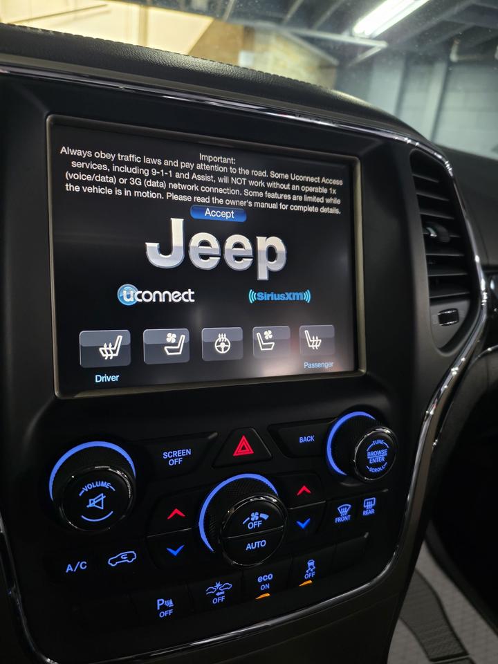 2014 Jeep Grand Cherokee Overland Photo