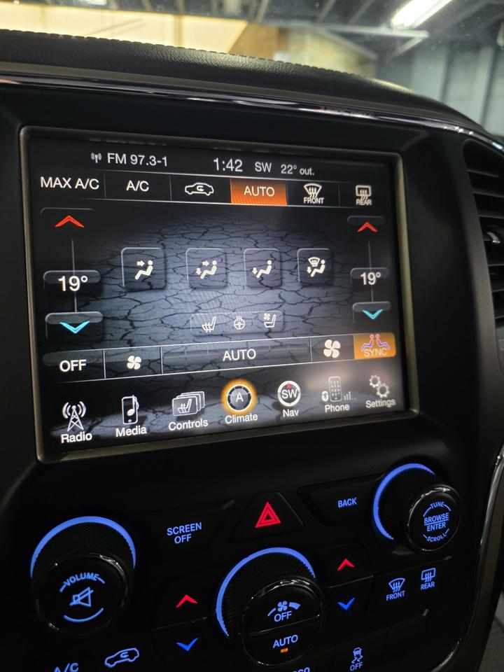 2014 Jeep Grand Cherokee Overland Photo